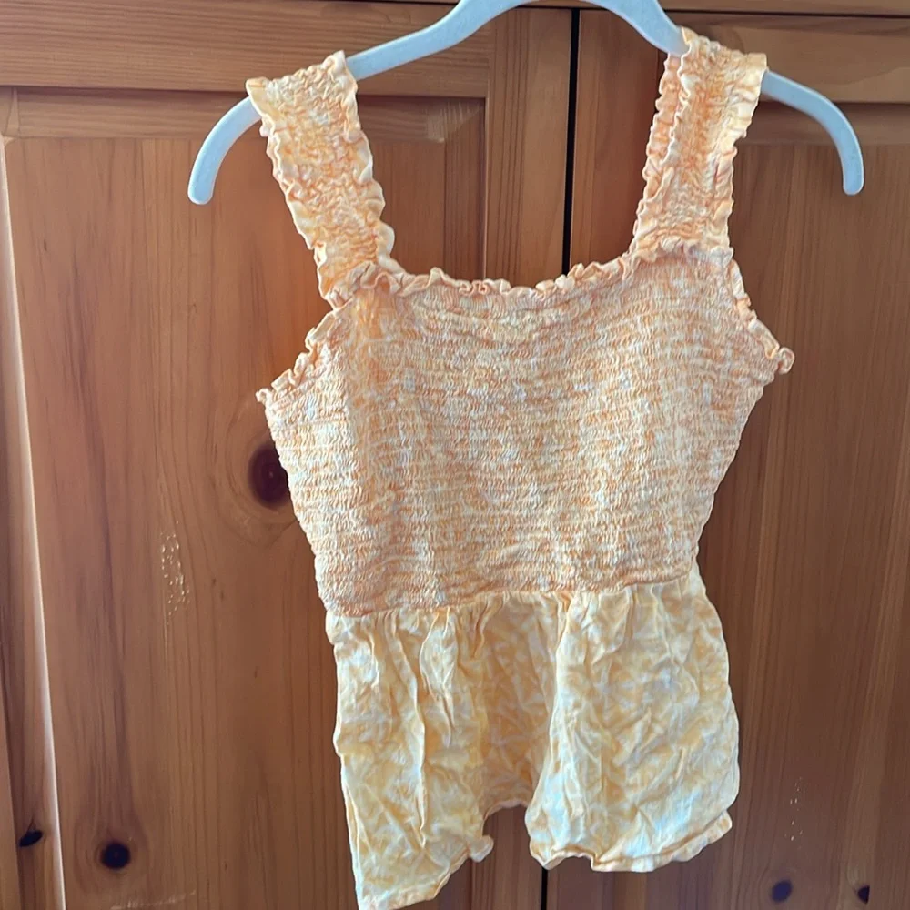 Old Navy Ruffled Crop Tank 🧡🤍 - Picture 5 of 12
